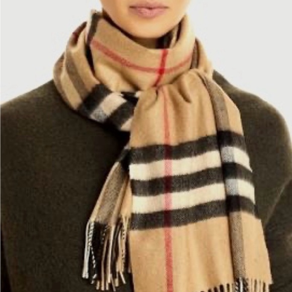 🌹♥️BURBERRY LAMBSWOOL SCARF♥️🌹 - Picture 1 of 6